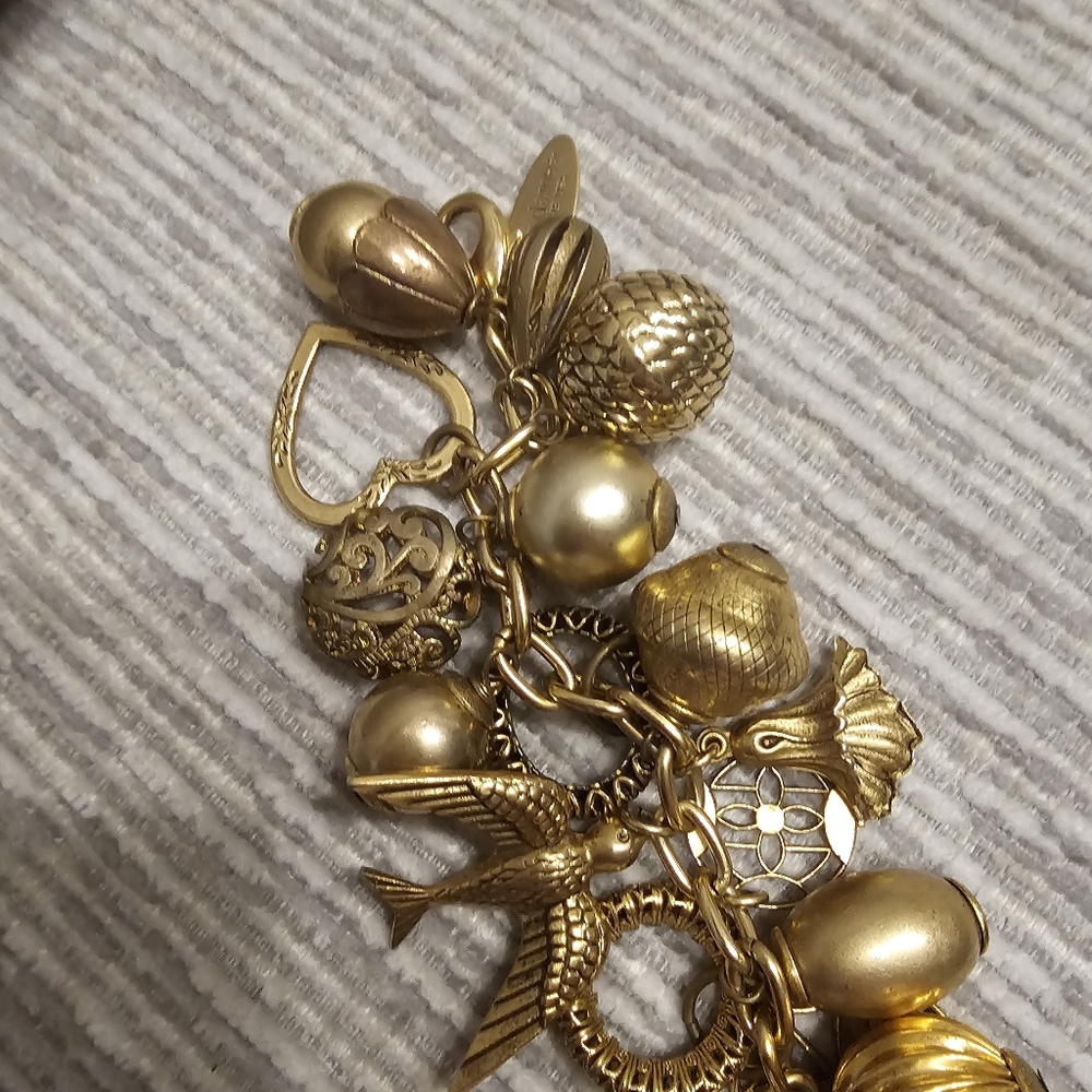 ♡ Lenora Dame Gold-Toned Vintage-Inspired Charm Bracelet ♡ - Picture 12 of 12